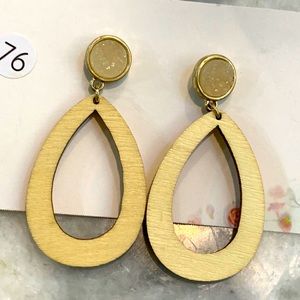 Cream Teardrop Dangle Earrings